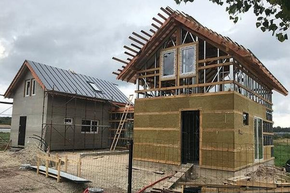 A001B. House.